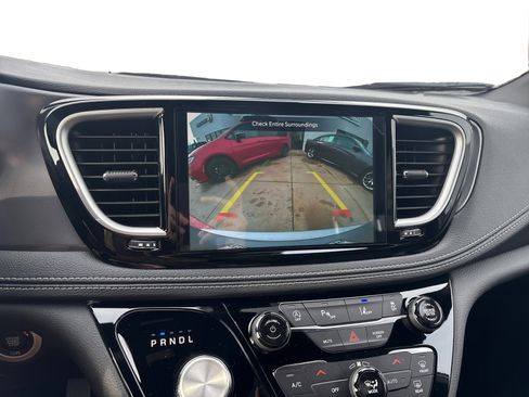 New 2026 Chrysler Pacifica Select image 25