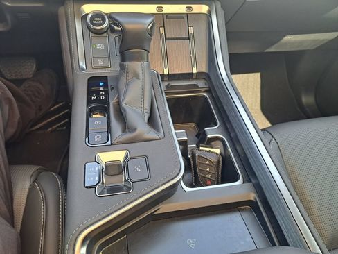 Used 2025 Lexus GX 550 w/ Accessory Package (2T) AWD/4WD image 19