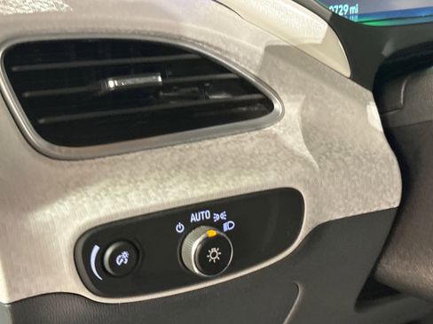 Used 2020 Chevrolet Bolt Premier w/ Infotainment Package image 18