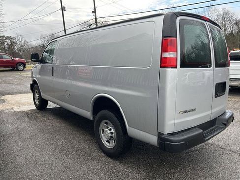 Used 2020 Chevrolet Express 2500 w/ Driver Convenience Package image 5