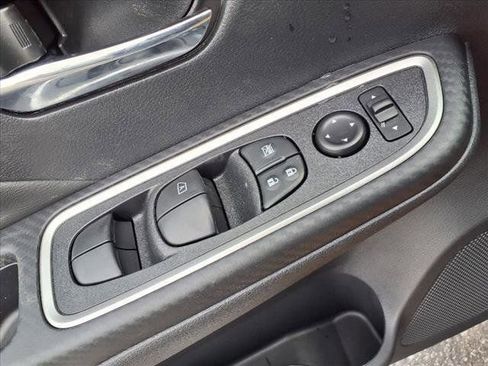 New 2025 Nissan Versa SR image 21