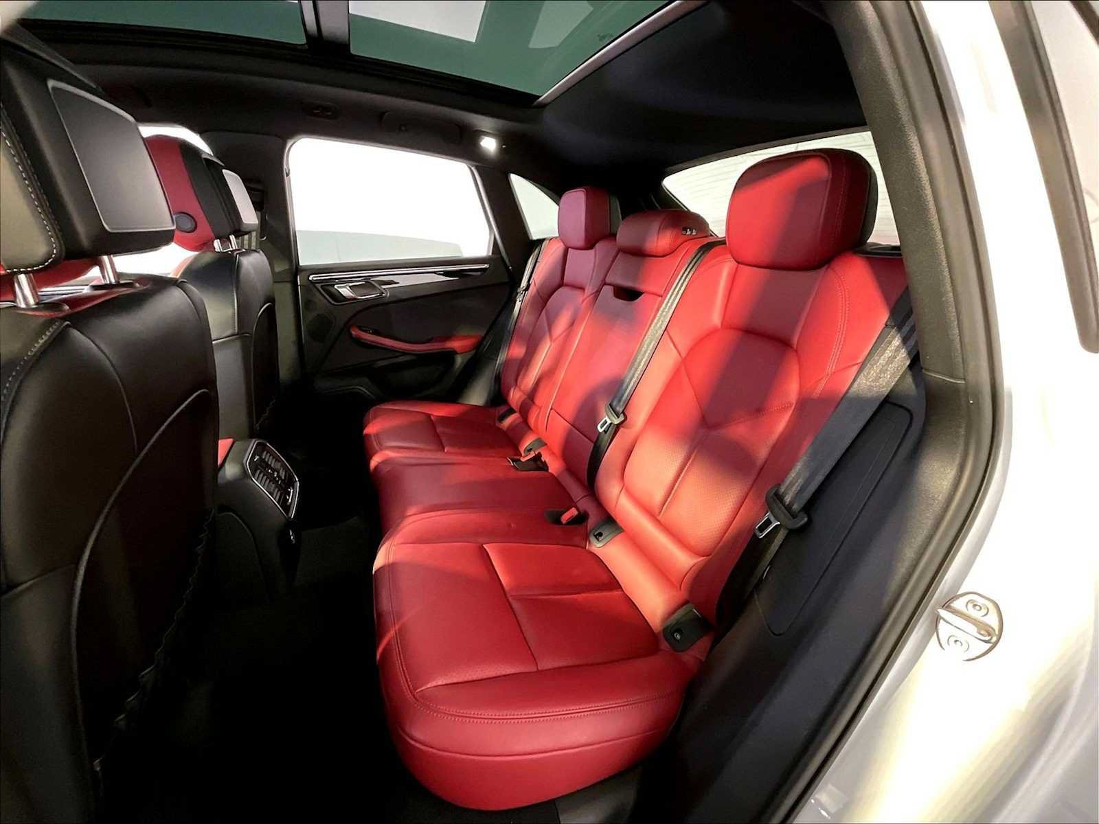 Certified 2023 Porsche Macan Turbo AWD/4WD image 24