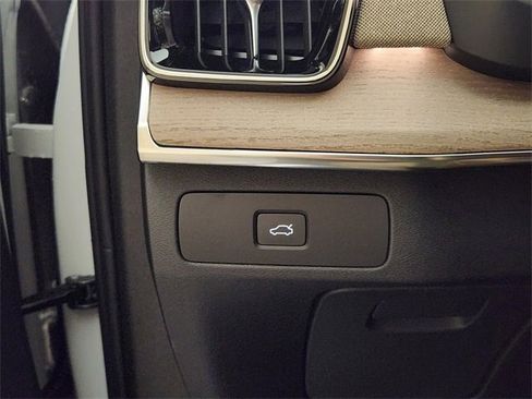 New 2026 Volvo XC90 B6 Ultra w/ Protection Package image 21