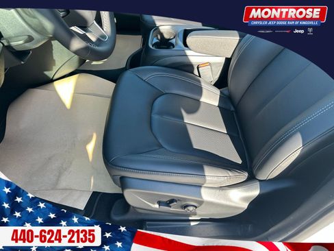 New 2026 Chrysler Pacifica Select image 19