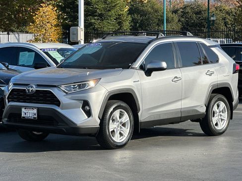 Used 2021 Toyota RAV4 XLE w/ Carpet Mat Package (TMS) image 7