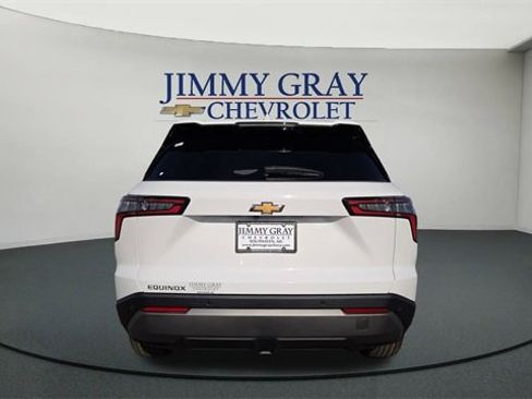 New 2026 Chevrolet Equinox LT w/ Convenience Package II image 4