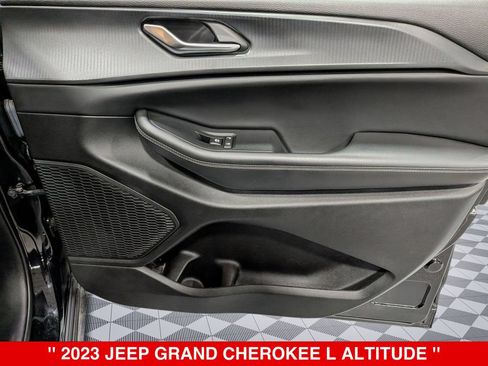 Used 2023 Jeep Grand Cherokee L Laredo AWD/4WD image 34