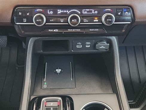 Used 2025 Honda Pilot Elite image 18