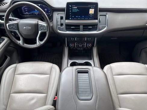 Used 2022 Chevrolet Tahoe Z71 w/ Luxury Package AWD/4WD image 3