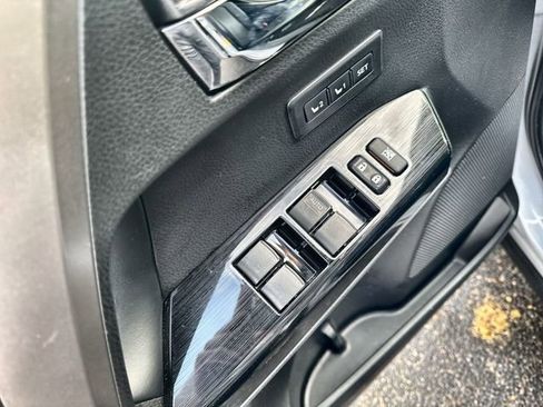 Used 2018 Toyota RAV4 Limited image 21