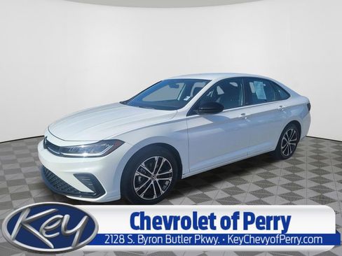 Used 2025 Volkswagen Jetta Sport FWD image 1