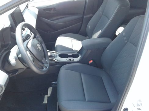 Used 2025 Toyota Corolla LE FWD image 14