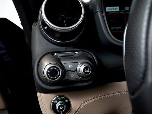 Certified 2019 Ferrari Portofino image 40