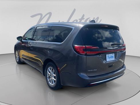 Used 2023 Chrysler Pacifica Touring-L FWD image 7
