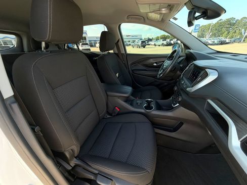 Used 2024 GMC Terrain SLE FWD image 13