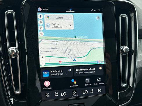 Certified 2025 Volvo XC40 B5 Plus AWD/4WD image 20