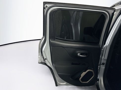 Used 2017 Jeep Renegade Latitude image 26