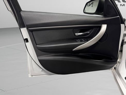 Used 2017 BMW 320i Sedan image 30