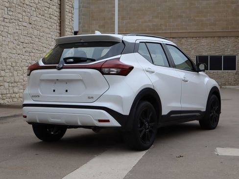 Used 2023 Nissan Kicks SR FWD image 3