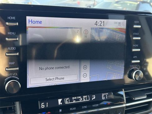 Used 2023 Toyota Sienna Platinum image 38