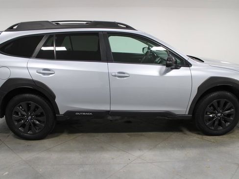 Used 2025 Subaru Outback Onyx Edition AWD/4WD image 11