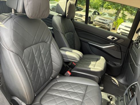 Used 2023 BMW X7 xDrive40i w/ Premium Package AWD/4WD image 29