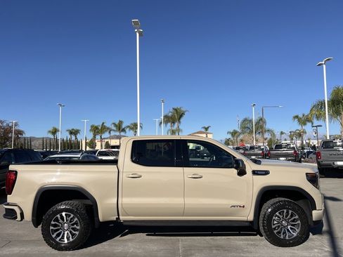 Used 2022 GMC Sierra 1500 AT4 w/ AT4 Premium Package image 9