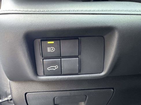 Used 2020 Toyota Highlander XLE image 21