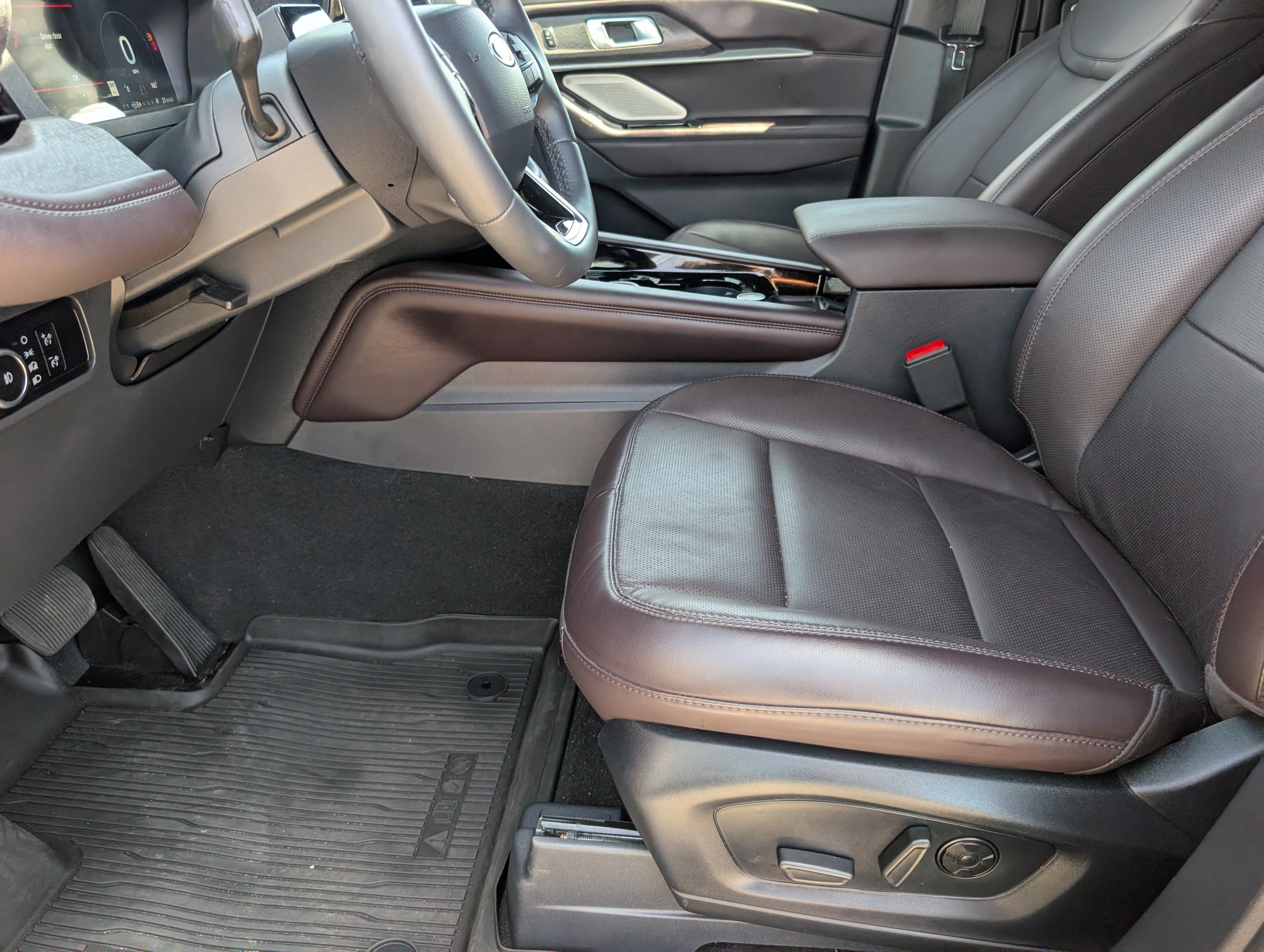 Used 2026 Ford Explorer Platinum RWD image 15