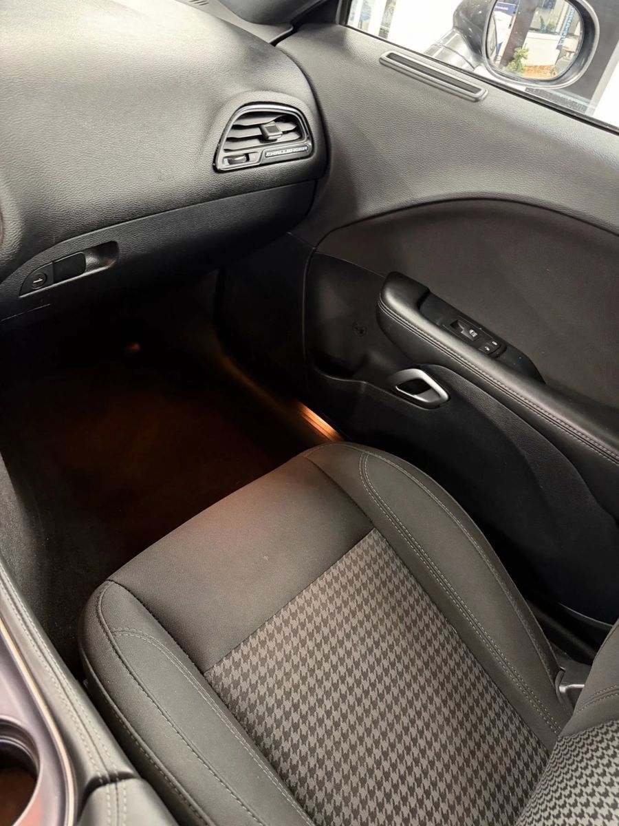 Used 2016 Dodge Challenger SXT RWD image 22