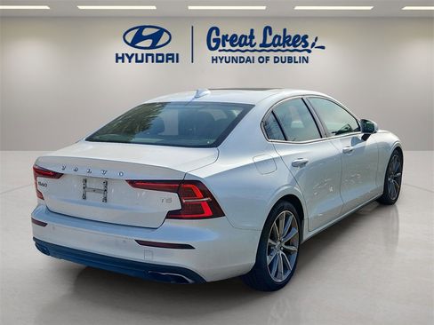 Used 2020 Volvo S60 T5 Momentum image 5