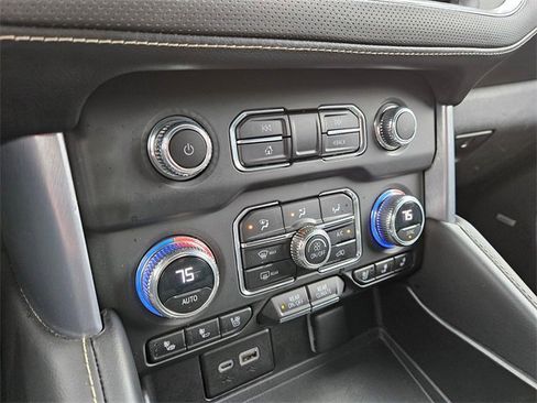 Used 2023 GMC Yukon XL SLT image 25