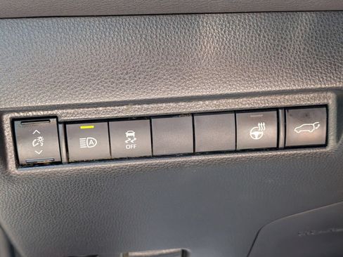 Used 2021 Toyota Venza XLE w/ Softex Package AWD/4WD image 12