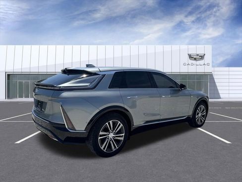 Used 2024 Cadillac Lyriq Luxury AWD/4WD image 3