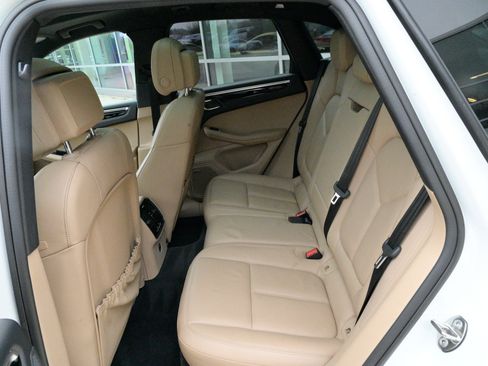 Used 2020 Porsche Macan image 38