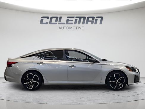 Used 2025 Nissan Altima 2.5 SR w/ SR Premium Package FWD image 3