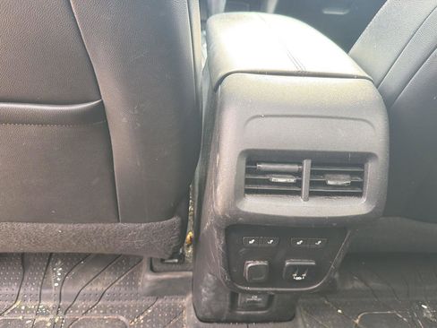 Used 2018 Chevrolet Equinox Premier image 29