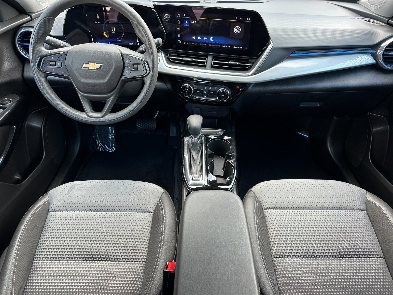 Used 2025 Chevrolet Trax LT FWD image 12