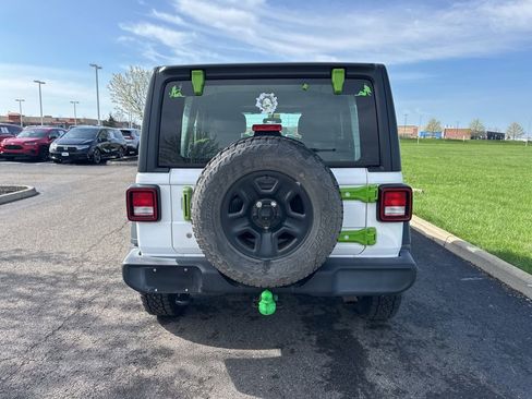 Used 2018 Jeep Wrangler Unlimited Sport image 10