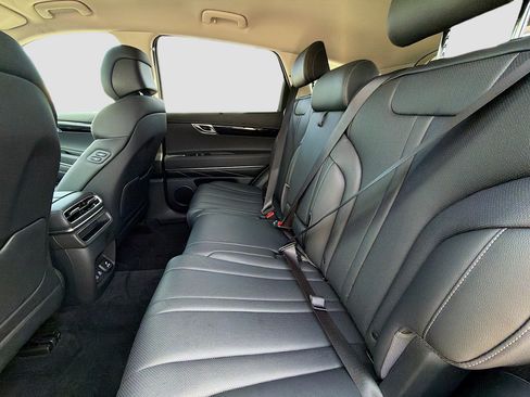 Used 2025 Genesis GV80 2.5T image 21