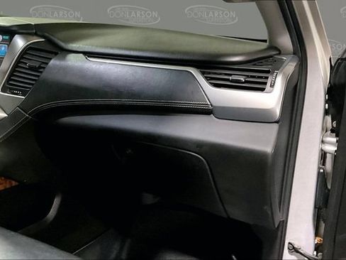 Used 2018 Chevrolet Suburban Premier AWD/4WD image 32