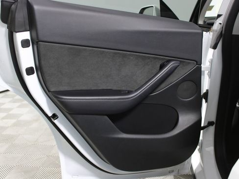 Used 2022 Tesla Model Y Performance image 29