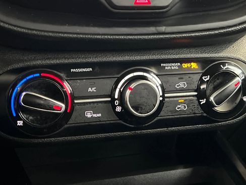 Used 2025 Kia Soul LX w/ LX Technology Package image 21