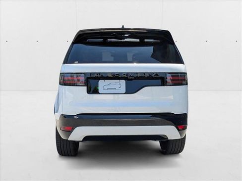 New 2025 Land Rover Discovery Dynamic SE image 8