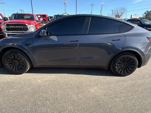 Used 2021 Tesla Model Y 2WD image 10