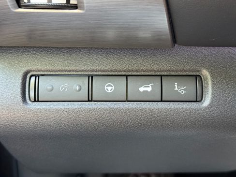 Used 2025 Nissan Pathfinder Platinum w/ Cargo Package AWD/4WD image 16