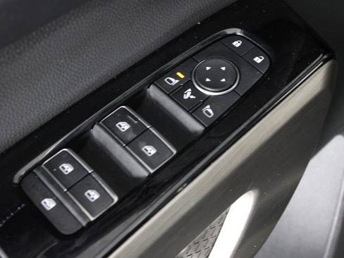 Certified 2025 Nissan Pathfinder Platinum w/ Black Appearance Package FWD image 24