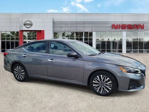 Certified 2025 Nissan Altima 2.5 SV FWD image 2