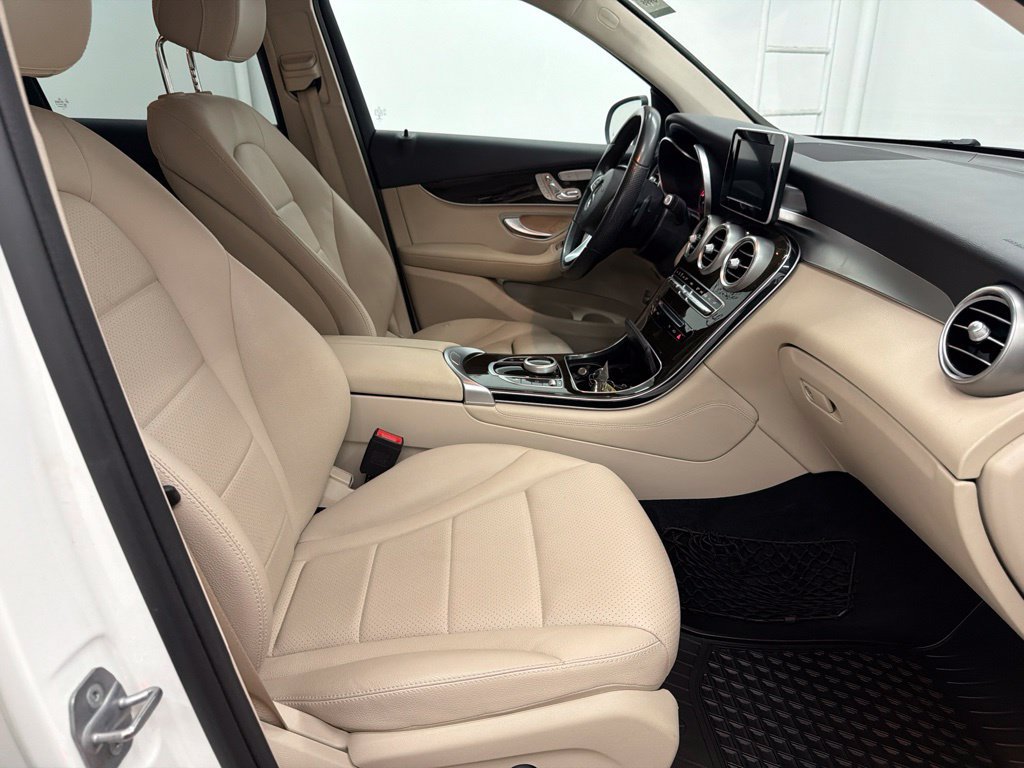 Certified 2019 Mercedes-Benz GLC 300 4MATIC image 29