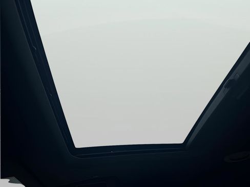 Used 2023 Chevrolet Traverse Premier image 28